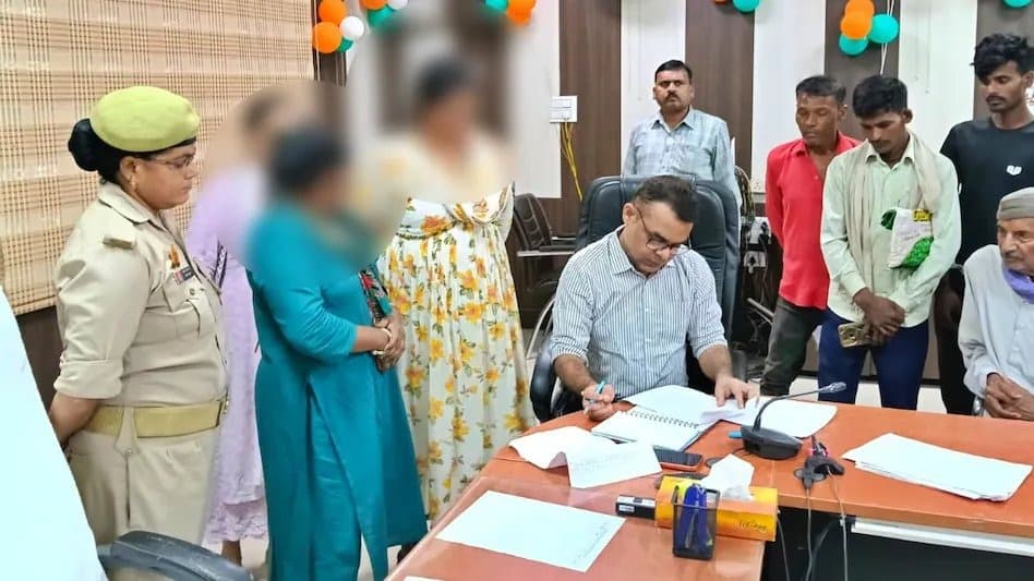 सीतापुर में 25 शादियां करने वाले अनुज त्रिवेदी की खुली पोल, चार पीड़ित महिलाएं पहुंचीं एडीएम के पास; एफआईआर