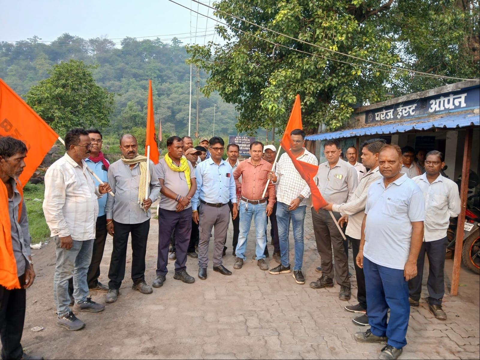 12वें वेतन समझौते में देरी के खिलाफ कोयला मजदूरों का प्रदर्शन, गेट मीटिंग में भरी हुंकार