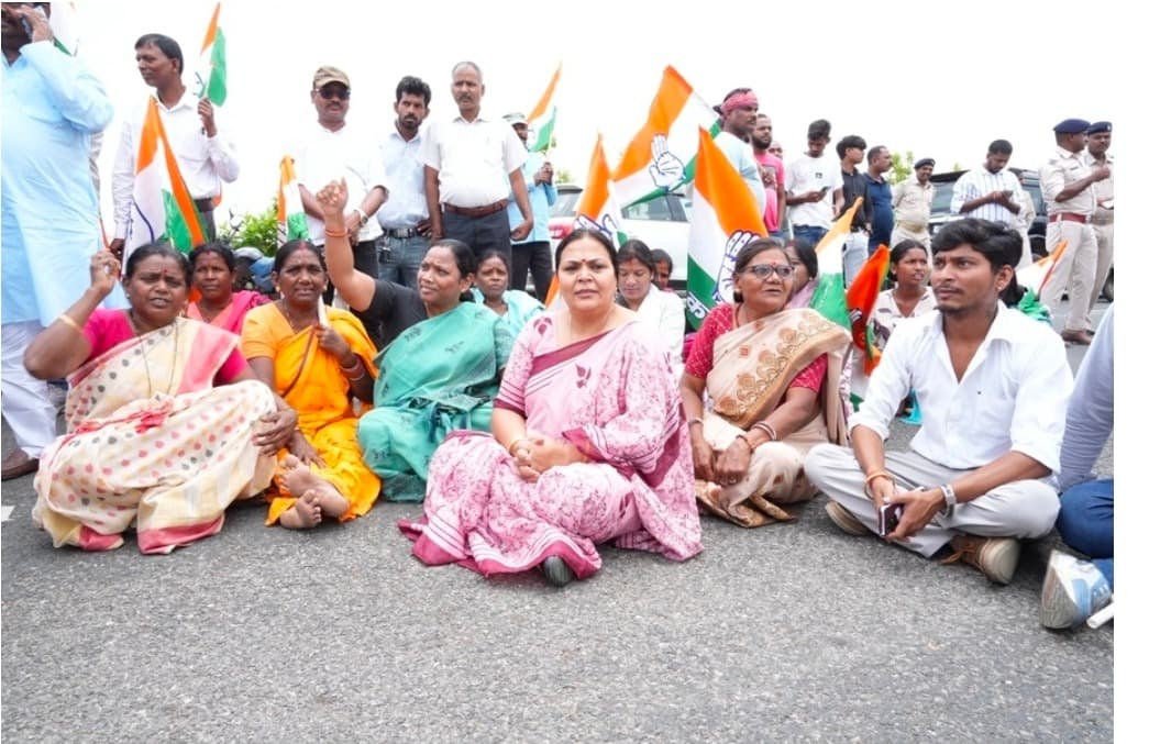 झारखंड कांग्रेस के विधायक दिल्ली रवाना, राष्ट्रीय अध्यक्ष से करेंगे मुलाकात