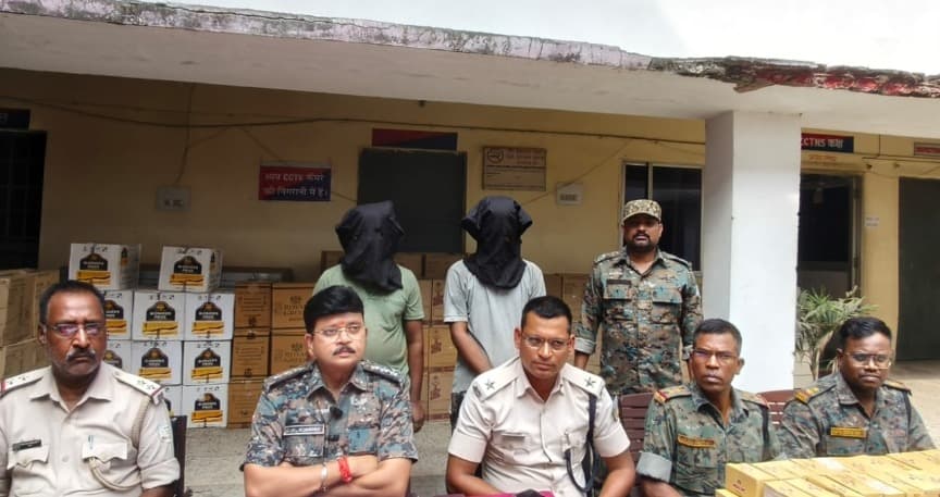 बरही पुलिस ने तस्करी कर बिहार ले जा रहे 91 पेटी अंग्रेजी शराब जब्त किया, दो गिरफ्तार 