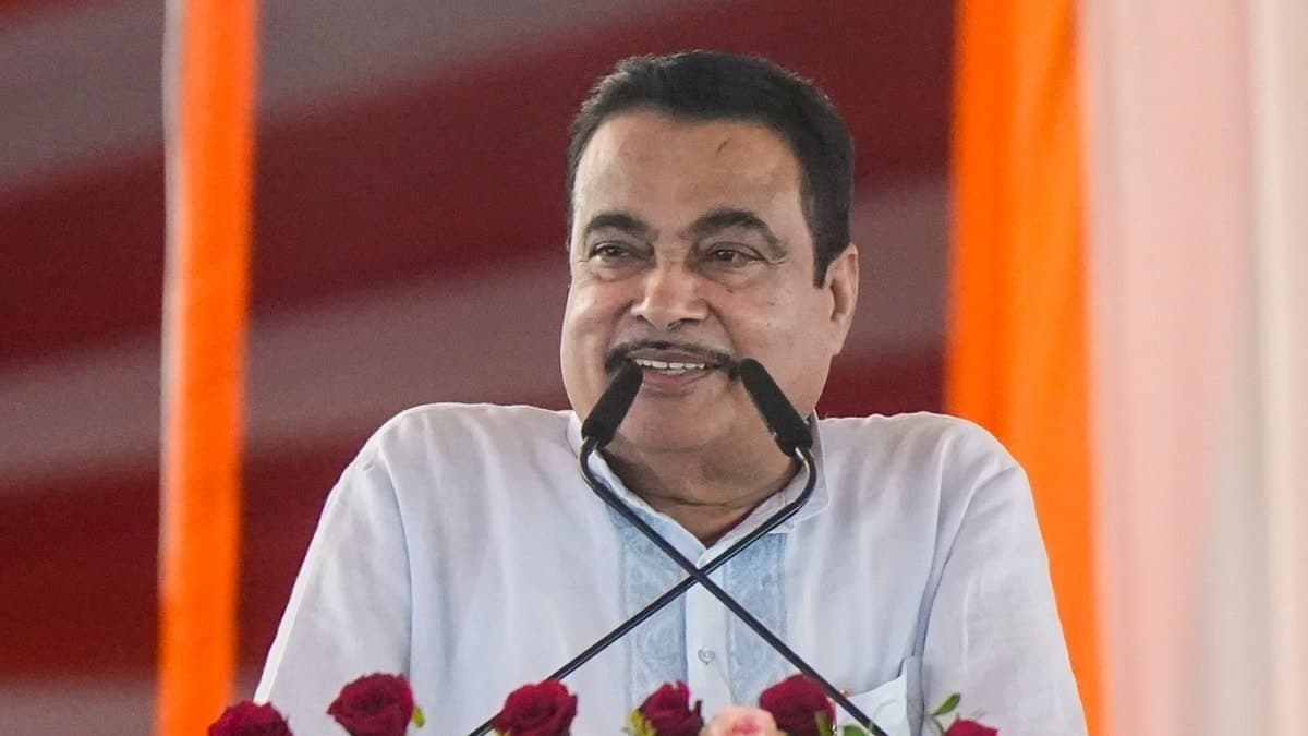 राजनीति नहीं छोड़ रहे नितिन गडकरी, 'नई पीढ़ी' वाले बयान पर कार्यालय ने दी सफाई
