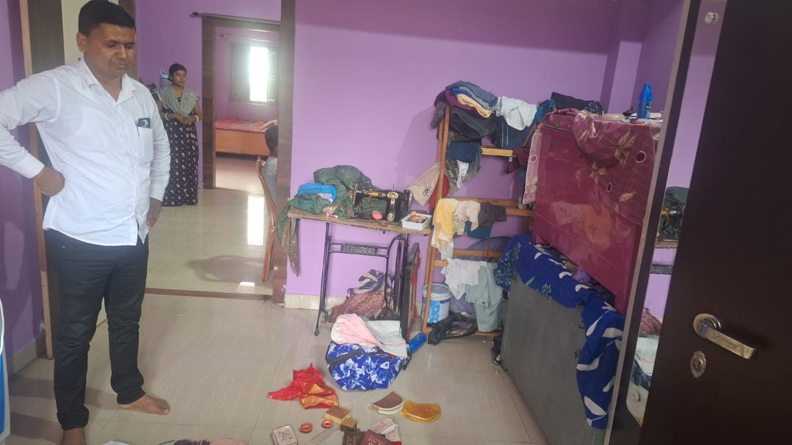 एक ही रात 3 घरों में घुसे चोर, लाखों के जेवरात ले उड़े! कोडरमा में वारदात से मचा हड़कंप