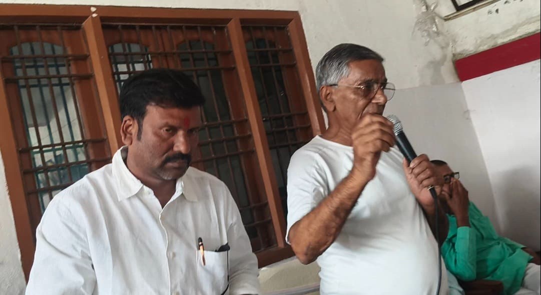 कांग्रेस कार्यकर्ताओं की बैठक में कार्यक्रम की तैयारियों पर मंथन