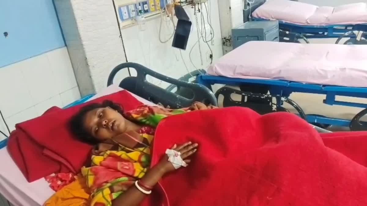 धनबाद में हैवानियत: पति ने पत्नी की जीभ काटी, गंभीर हालत में अस्पताल में भर्ती