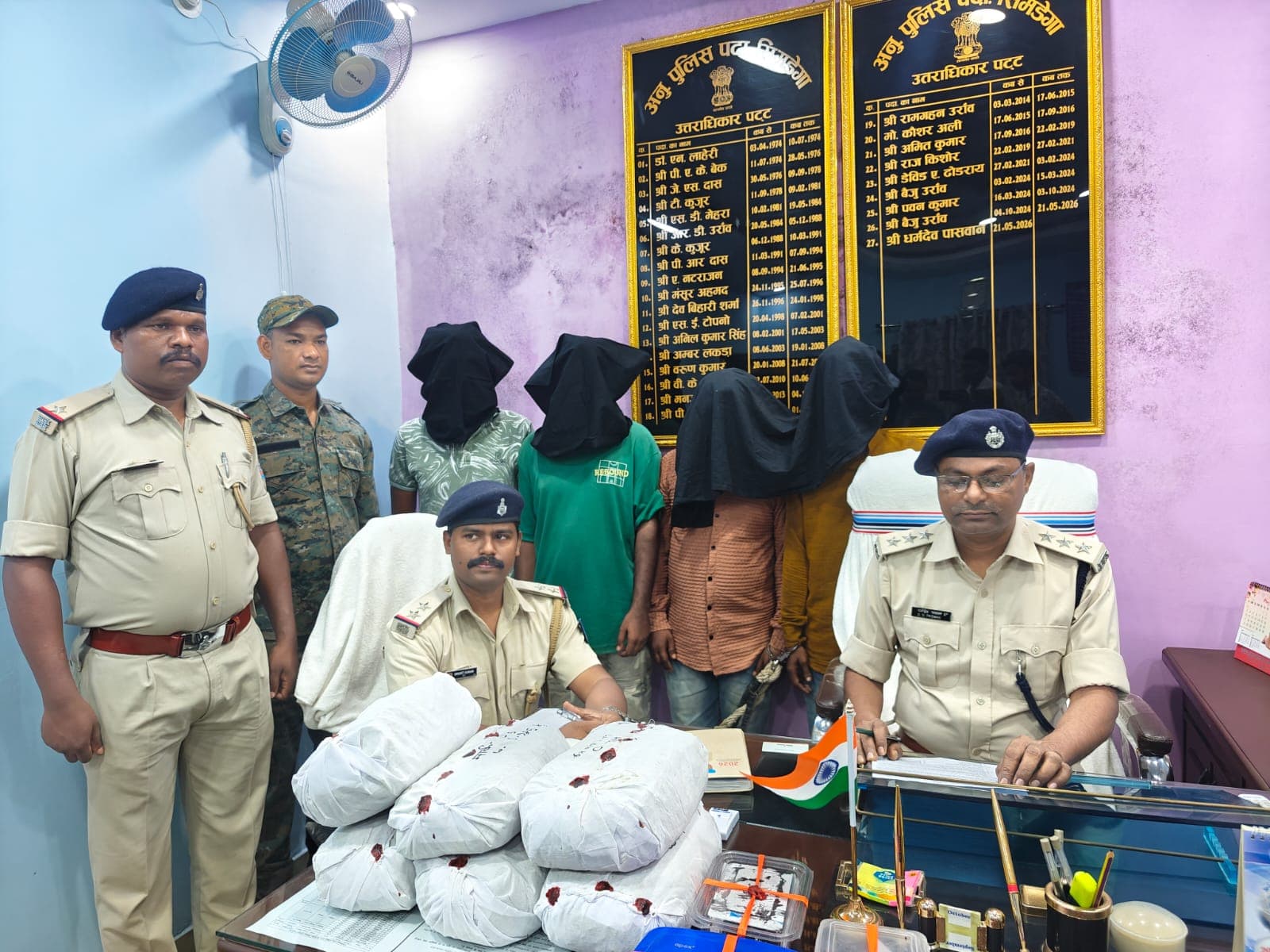 केलाघाघ डैम के पास 37 किलो गांजा के साथ चार तस्कर गिरफ्तार, दो बाइक व मोबाइल जब्त