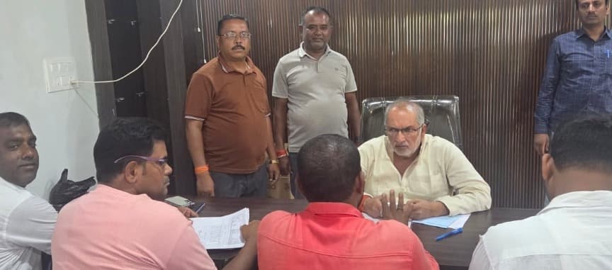 55वें जनता दरबार में विधायक मनोज यादव ने सुनीं क्षेत्रवासियों की समस्याएं