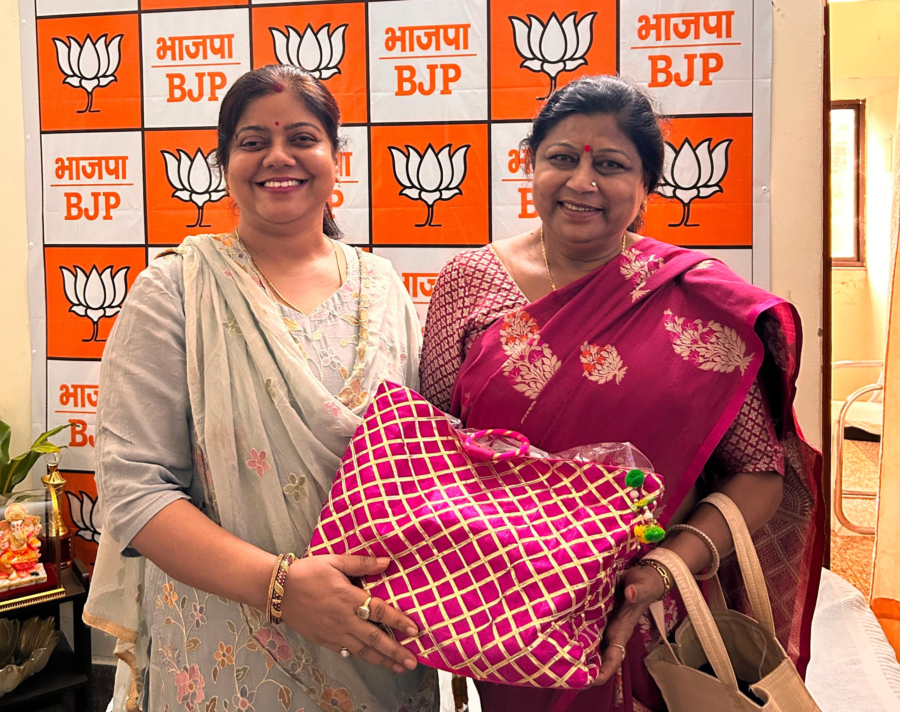 श्रावण की पावन बेला में जैन समाज के प्रतिनिधियों का शेफाली गुप्ता के आवास पर आत्मीय मिलन
