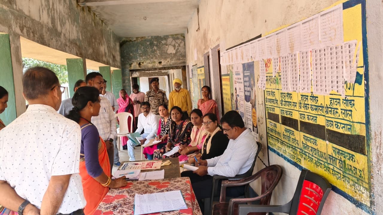 एसआईआर कार्यों की प्रगति देखने ओरला बस्ती पहुंचे के. रवि कुमार