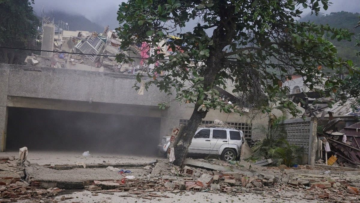 वेनेजुएला में भूकंप से भारी तबाही, 164 लोगों की मौत, 1000 के करीब घायल, एयरपोर्ट को भी नुकसान