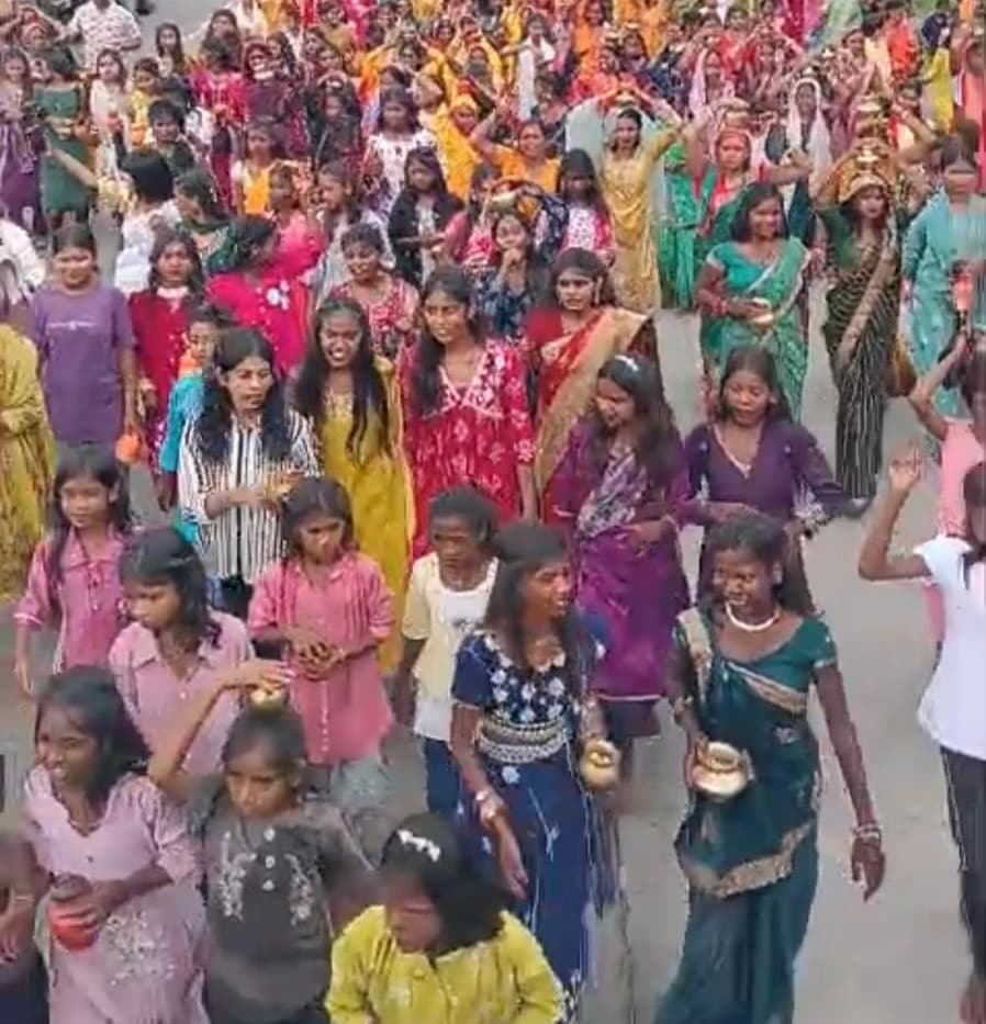 सावन की पहली सोमवारी पर चोरदाहा मे उमड़ा आस्था का सैलाब भब्य जलाभिषेक यात्रा निकली 