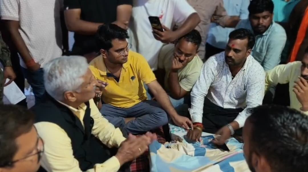गिरिडीह कॉलेज में वित्तिय घोटले के मामले को लेकर भूख हड़ताल पर बैठे अभाविप