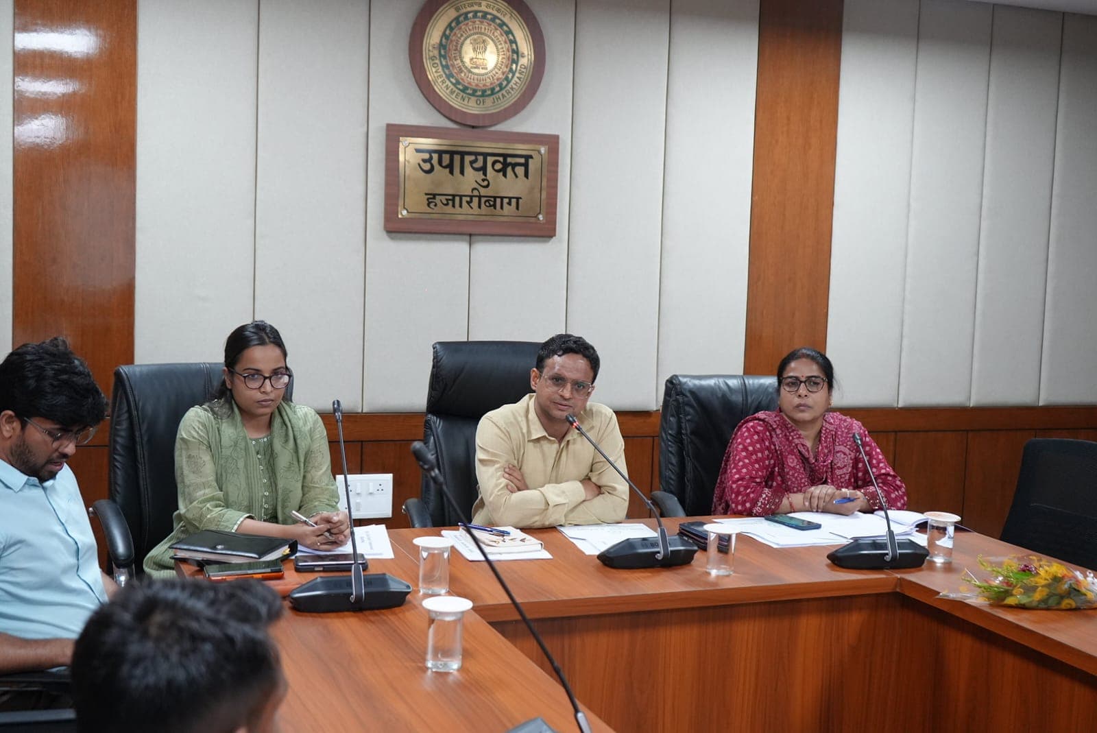 हजारीबाग: उपायुक्त ने सामान्य शाखा के कार्यों की समीक्षा की, लंबित मामलों के त्वरित निष्पादन का निर्देश