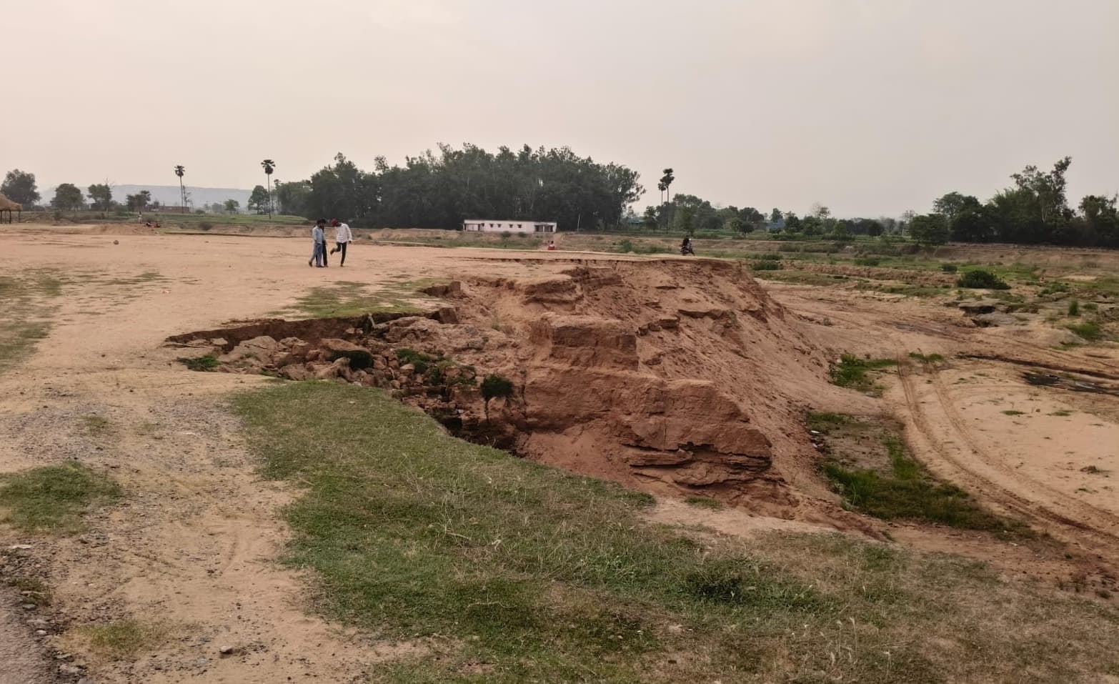 पड़रिया मोहर्रम मेला स्थल की बदहाली पर ग्रामीणों की चिंता, प्रशासन से त्वरित कार्रवाई की मांग
