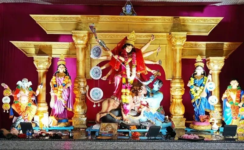 रांची रोड स्टेशन और इफिको में सजा मां दुर्गा का भव्य दरबार