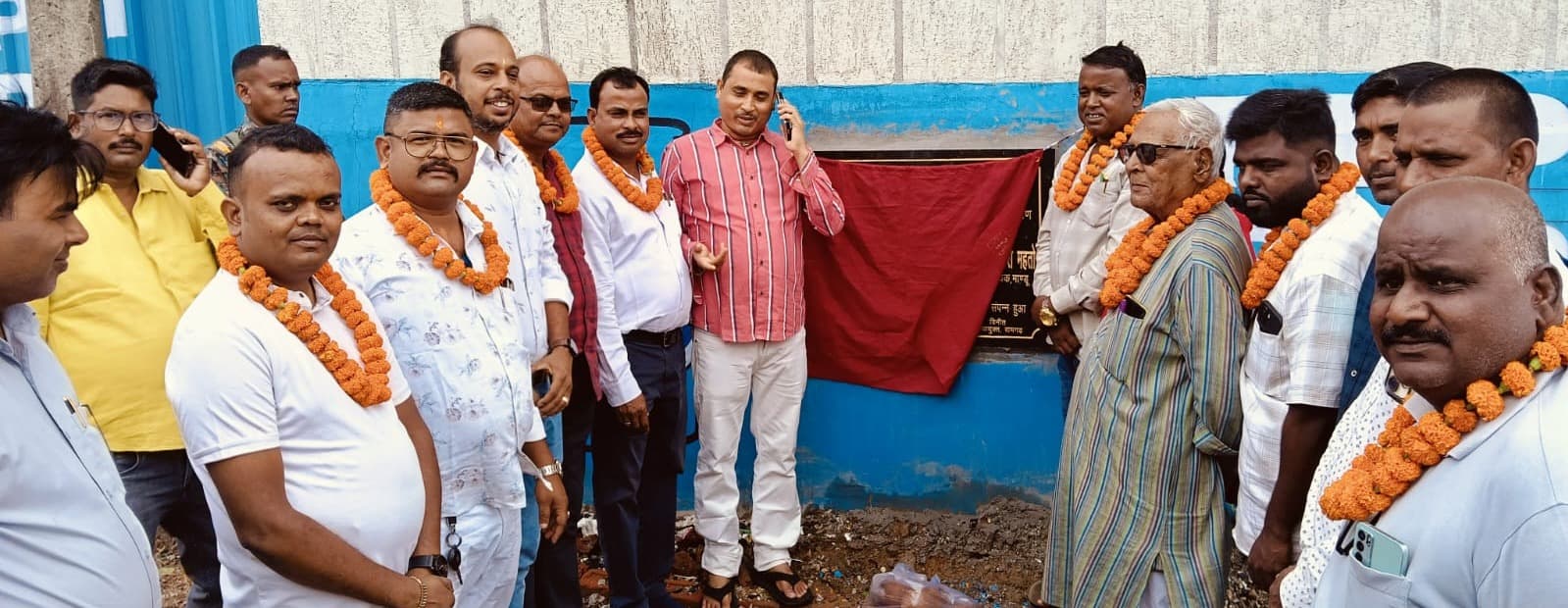 विधायक ने मांडू में 85 लाख की लागत से तीन पीसीसी पथ का किया शिलान्यास 
