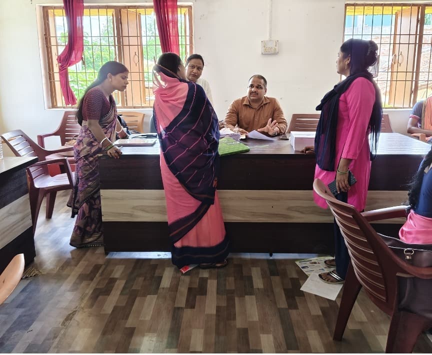 विशेष गहन पुनरीक्षण के तहत धनवार में जनसुनवाई, अनमैप मतदाताओं की हुई मैपिंग, नए मतदाताओं के नाम जोड़ने को लगा कैंप