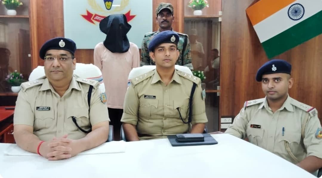 श्राद्ध कर्म में शामिल होने गांव पहुंचा TSPC का एरिया कमांडर, पुलिस ने घर से दबोचा; दो जवानों की शहादत वाले मामले में था वांछित