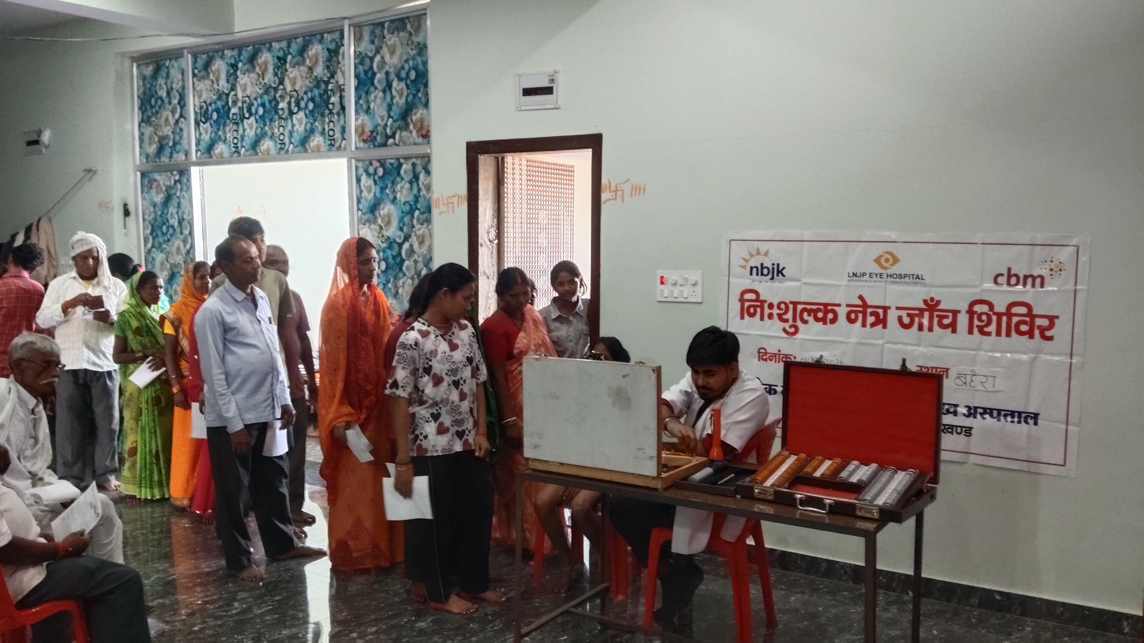 350 ग्रामीणों को मिला निःशुल्क चश्मा, 15 मरीज मोतियाबिंद ऑपरेशन के लिए चयनित