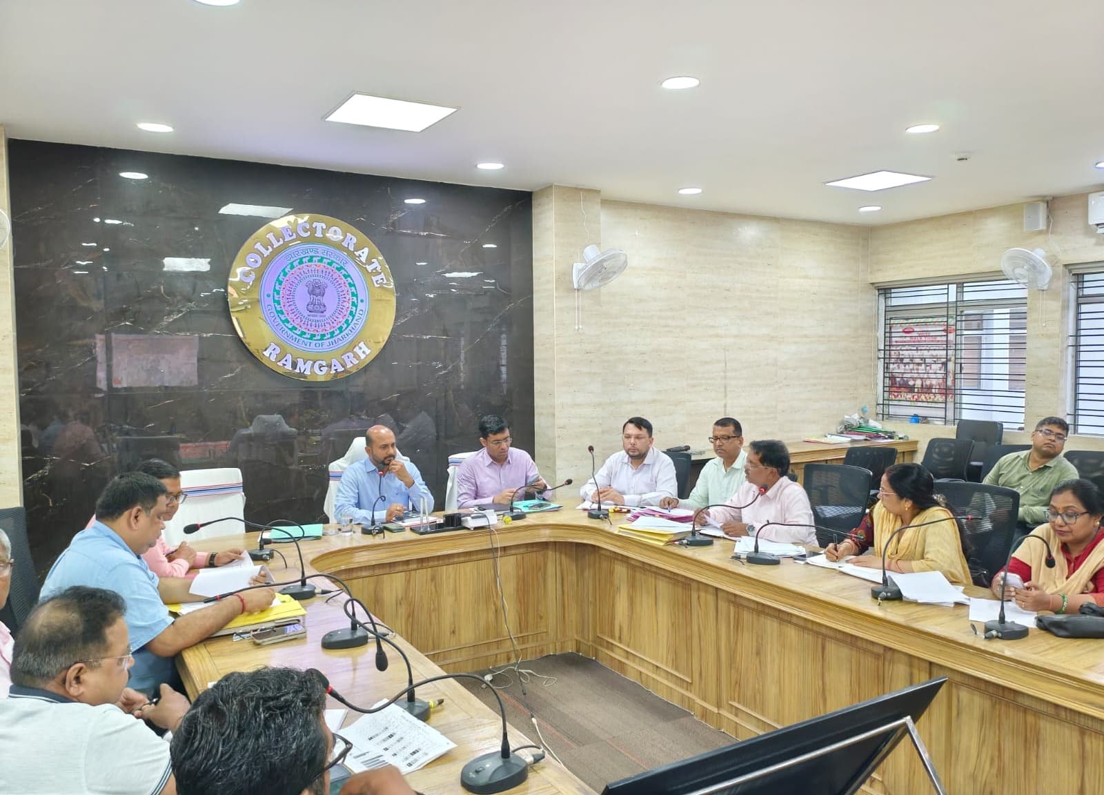 डेवलपमेंट टास्क फोर्स की बैठक में विकास योजनाओं की समीक्षा, लंबित मामलों के त्वरित निष्पादन का निर्देश