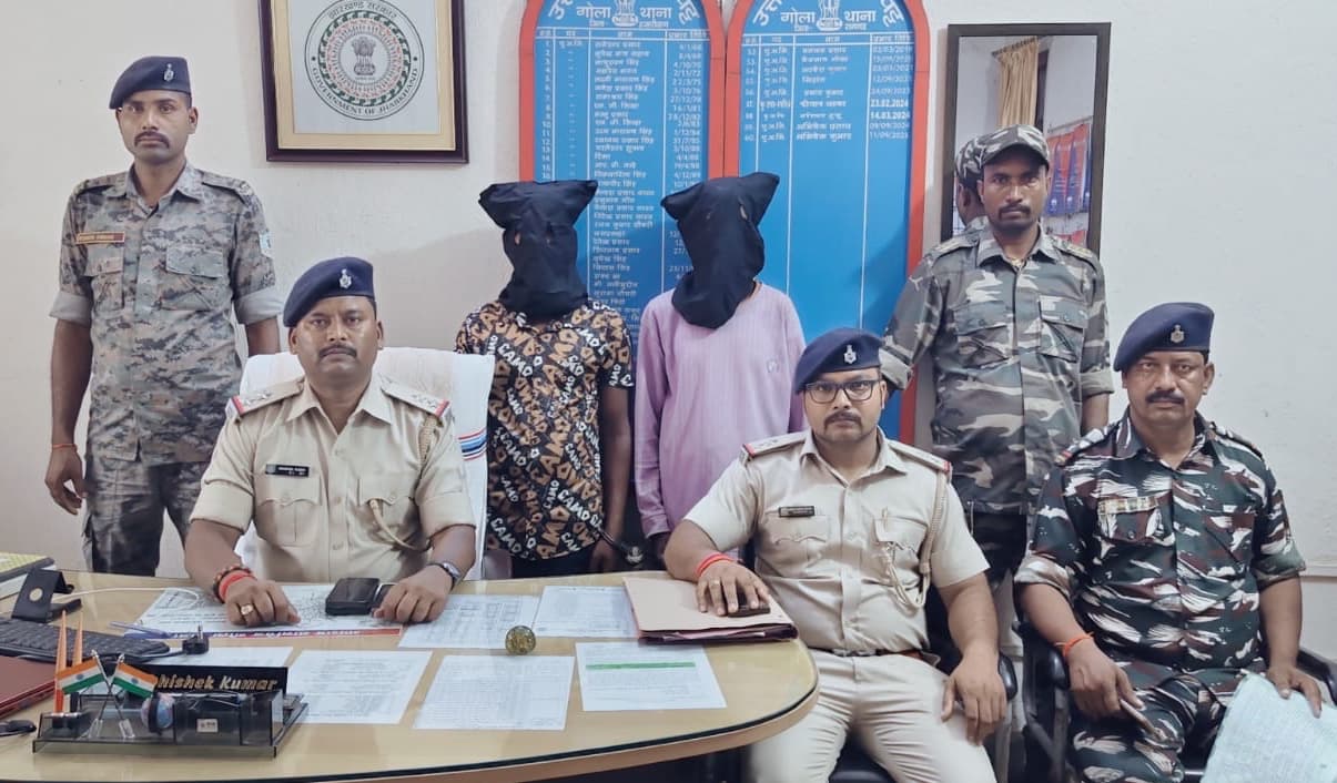 गोला में अवैध शराब मामले के दो फरार आरोपी गिरफ्तार