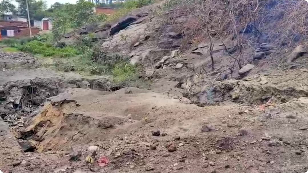 बोकारो में भूधंसान से बढ़ी दहशत, थमे कोयला परिवहन के पहिए; वैकल्पिक सड़क की मांग तेज