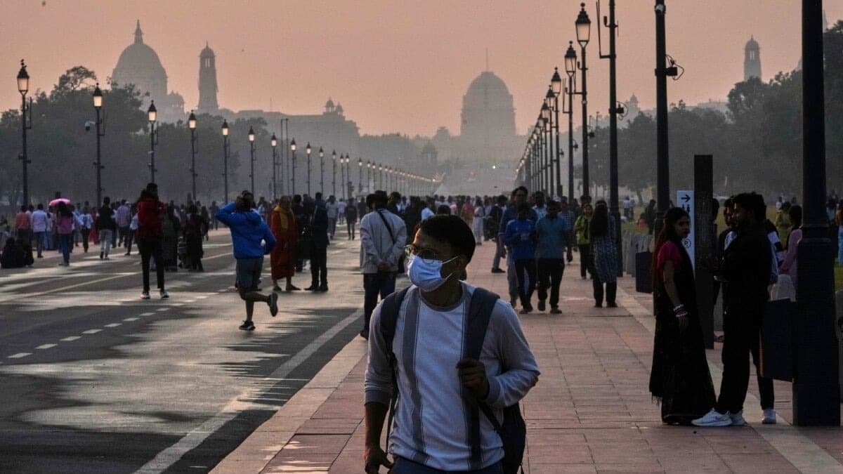 प्रदूषण से बचने को मास्क जरूरी, जस्टिस ओका ने चेताया