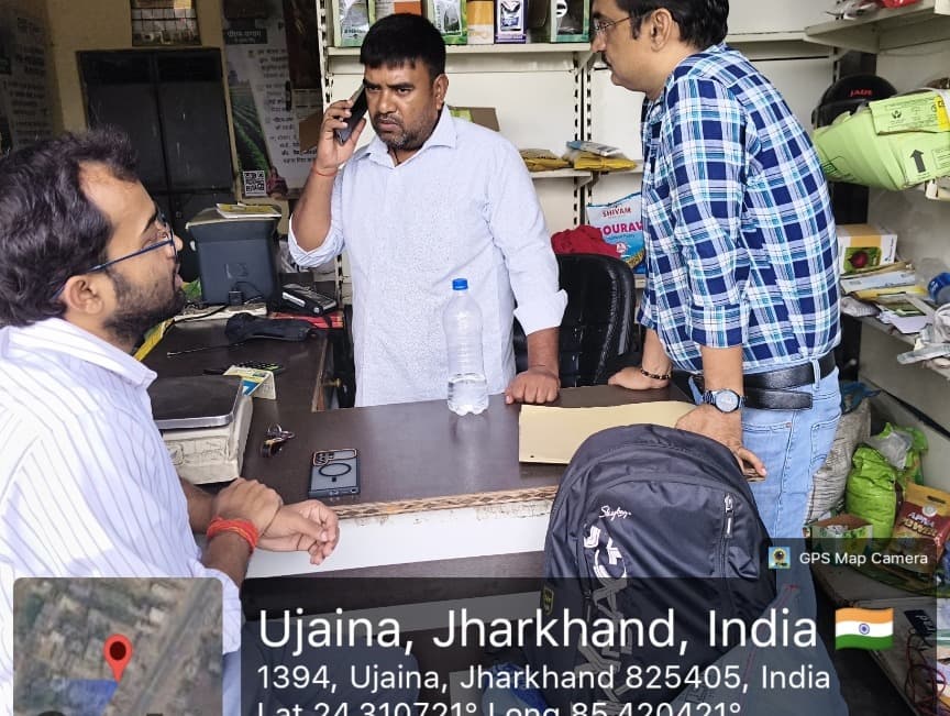 यूरिया और डीएपी खाद मूल्य से अधिक दर पर बेचने की शिकायत पर किया औचक निरीक्षण 