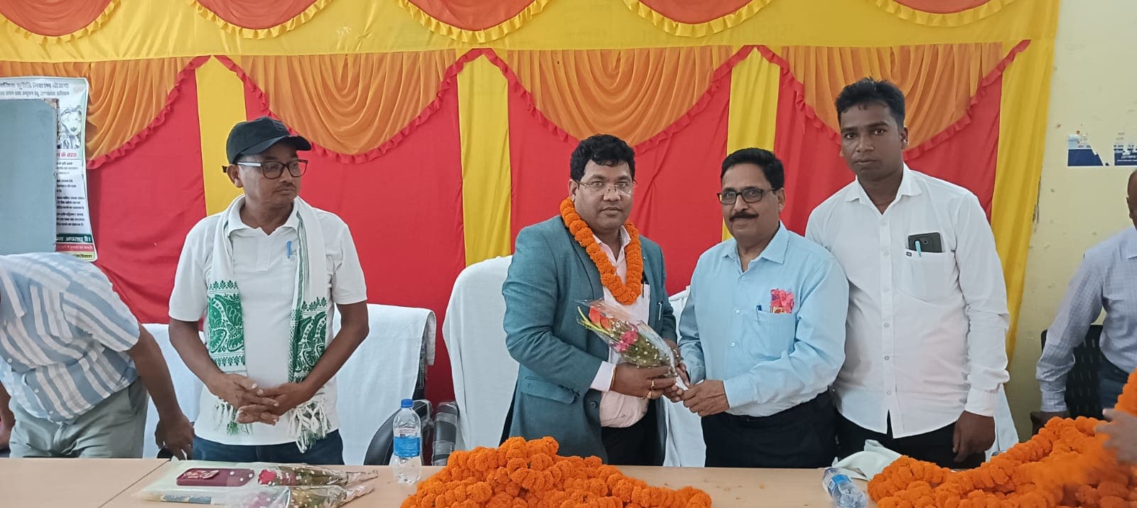 विष्णुगढ़ के निवर्तमान बीडीओ अखिलेश कुमार को भावभीनी विदाई, गुमला एसडीओ पद पर हुए प्रोन्नत