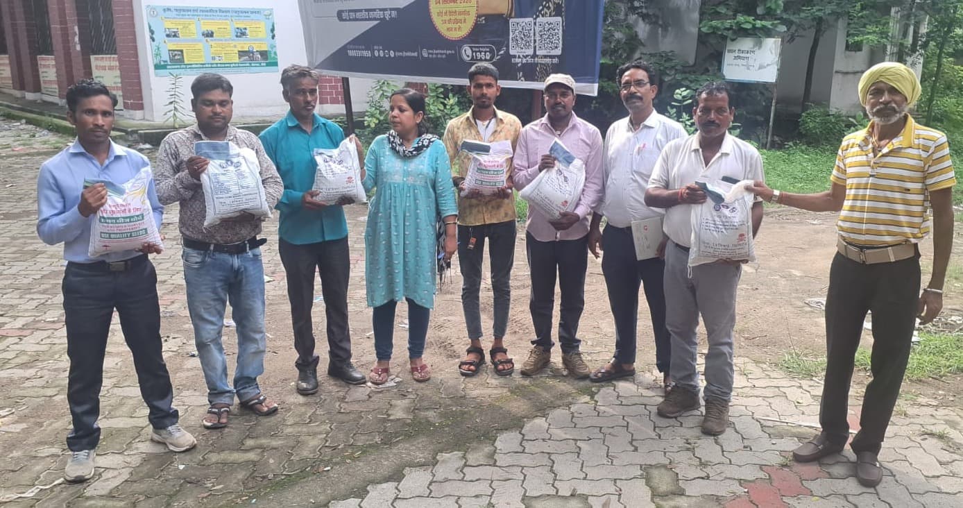 बिरसा फसल विस्तार योजना के तहत 50 किसानों को मिला मूंग बीज 