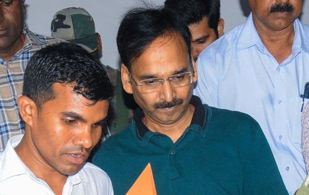 हजारीबाग जमीन घोटाला: सुप्रीम कोर्ट से निलंबित IAS विनय चौबे को सशर्त जमानत