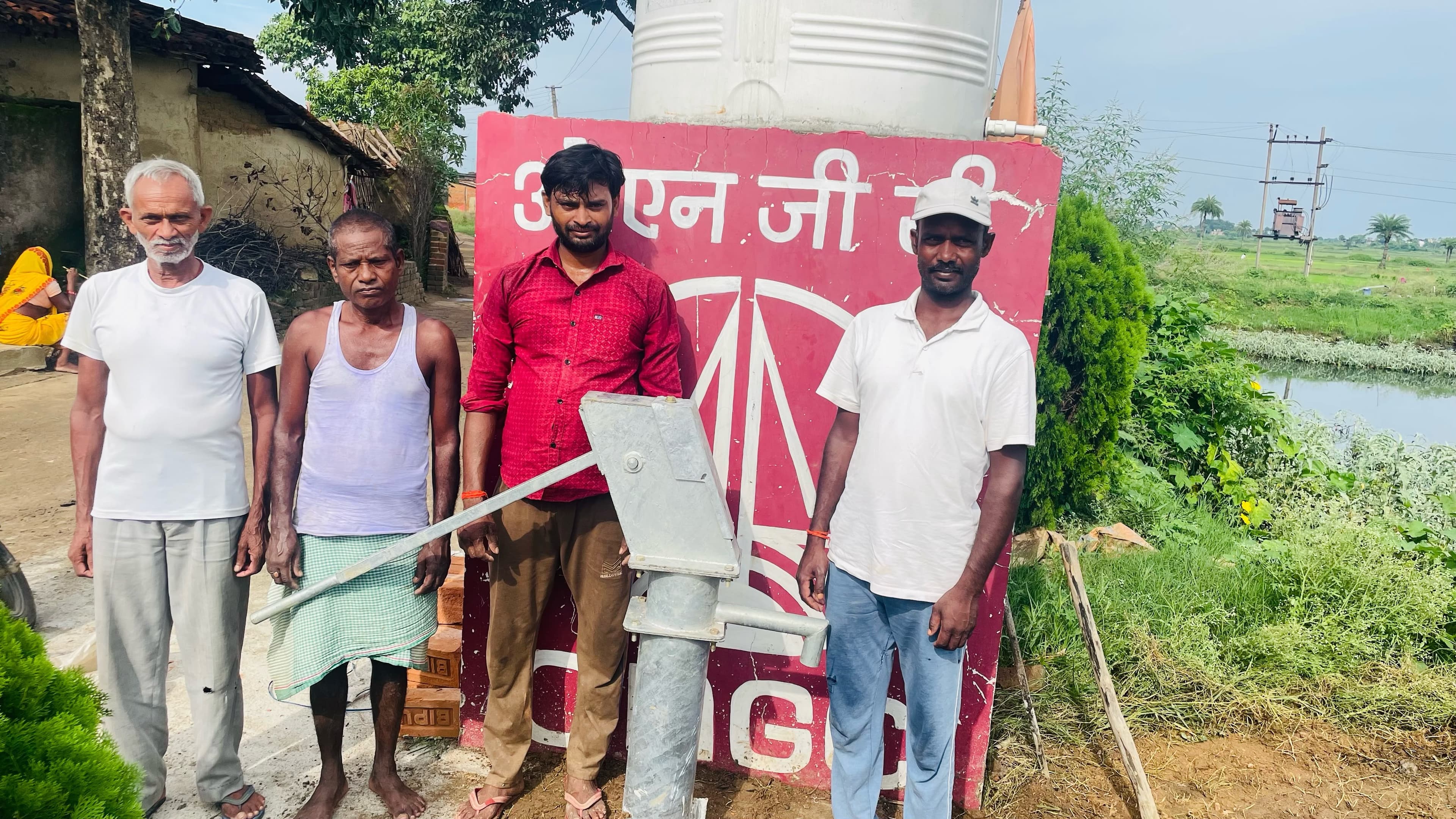 एक माह बाद खत्म हुआ पेयजल संकट, पासी टोला में लगा नया चापानल
