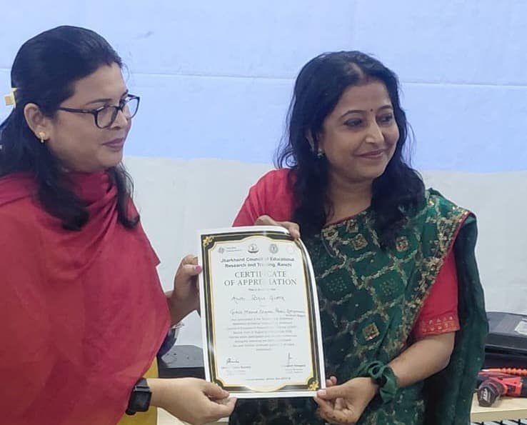 कक्षा से बाहर भी शिक्षा की नई राह गढ़ रही नवाचारी शिक्षिका अंजुबाला
