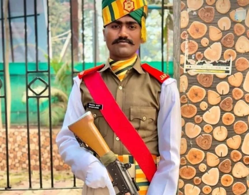 ट्रेन से गिरकर फतेहपुर में जैप जवान मिथलेश शर्मा की मौत