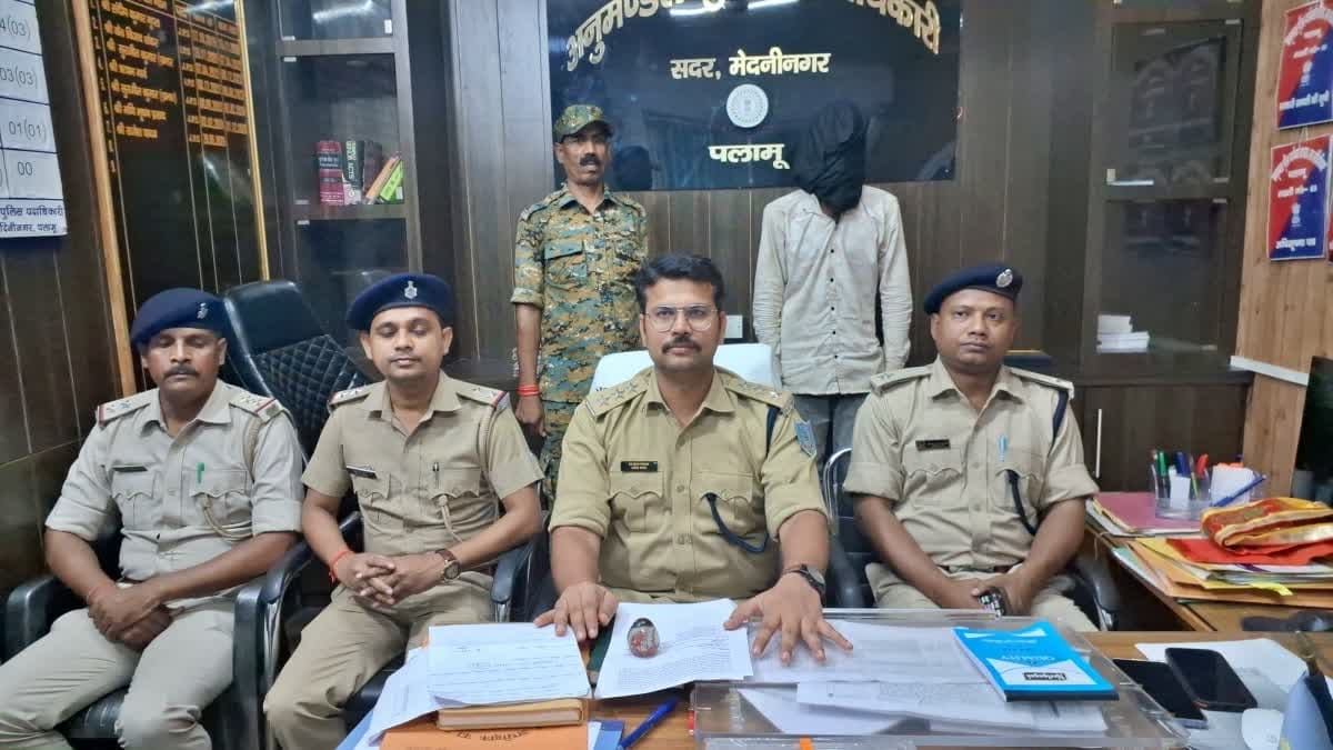 पलामू में देसी कट्टा और सात गोलियों के साथ युवक गिरफ्तार