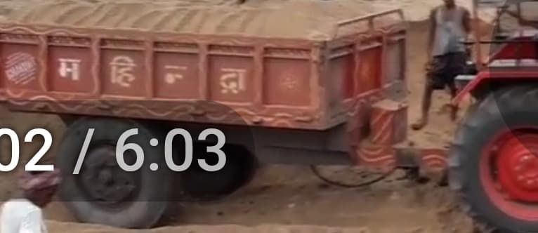 बरही सीओ ने अवैध बालू लदा दो ट्रैक्टर किया जब्त अन्य फरार