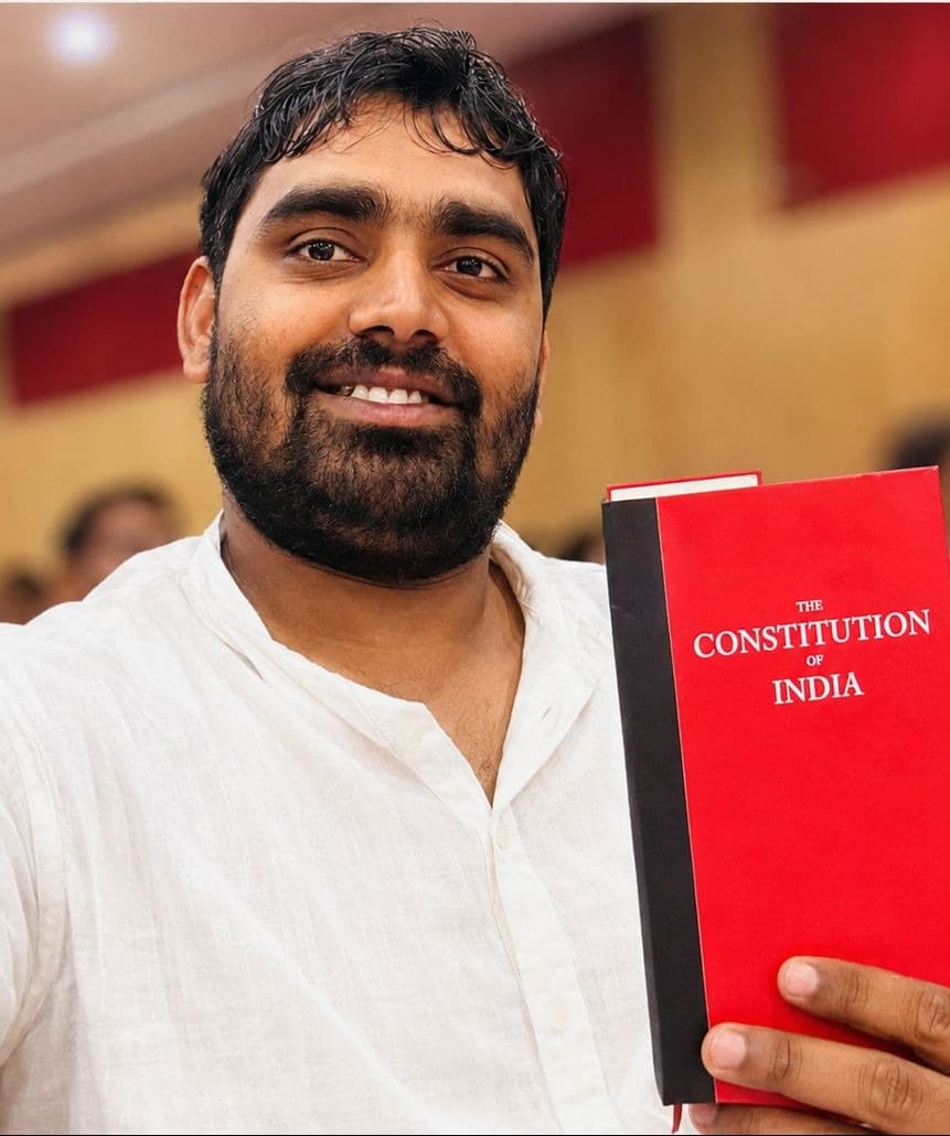 जनप्रतिनिधि सेवक हैं, राजा नहीं', सांसद के कथित बयान पर कांग्रेस का पलटवार