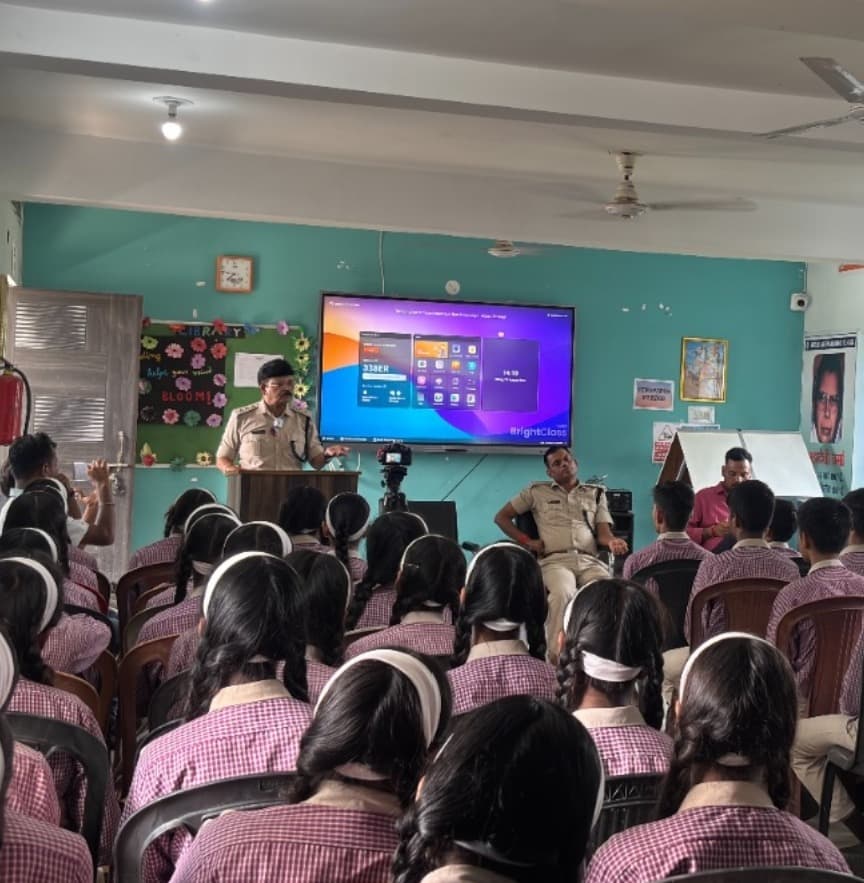 सफलता के लिए अंक ही नहीं, सही दिशा और अच्छे संस्कार भी जरूरी : एसडीपीओ राधा प्रेम किशोर