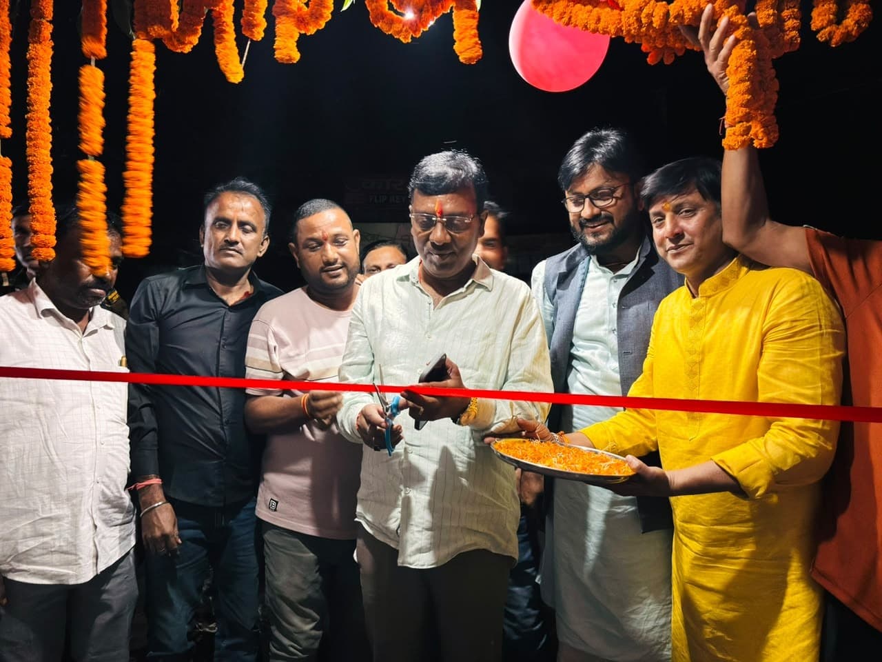 एक्सेल लाइटिंग एंड इलेक्ट्रिकल शॉप का विधायक रोशन लाल चौधरी ने किया उद्घाटन