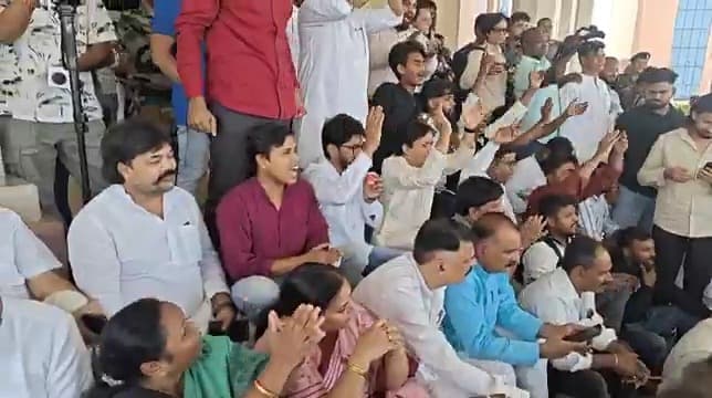 झारखंड विधानसभा में कांग्रेस और भाजपा कार्यकर्ताओं के बीच टकराव