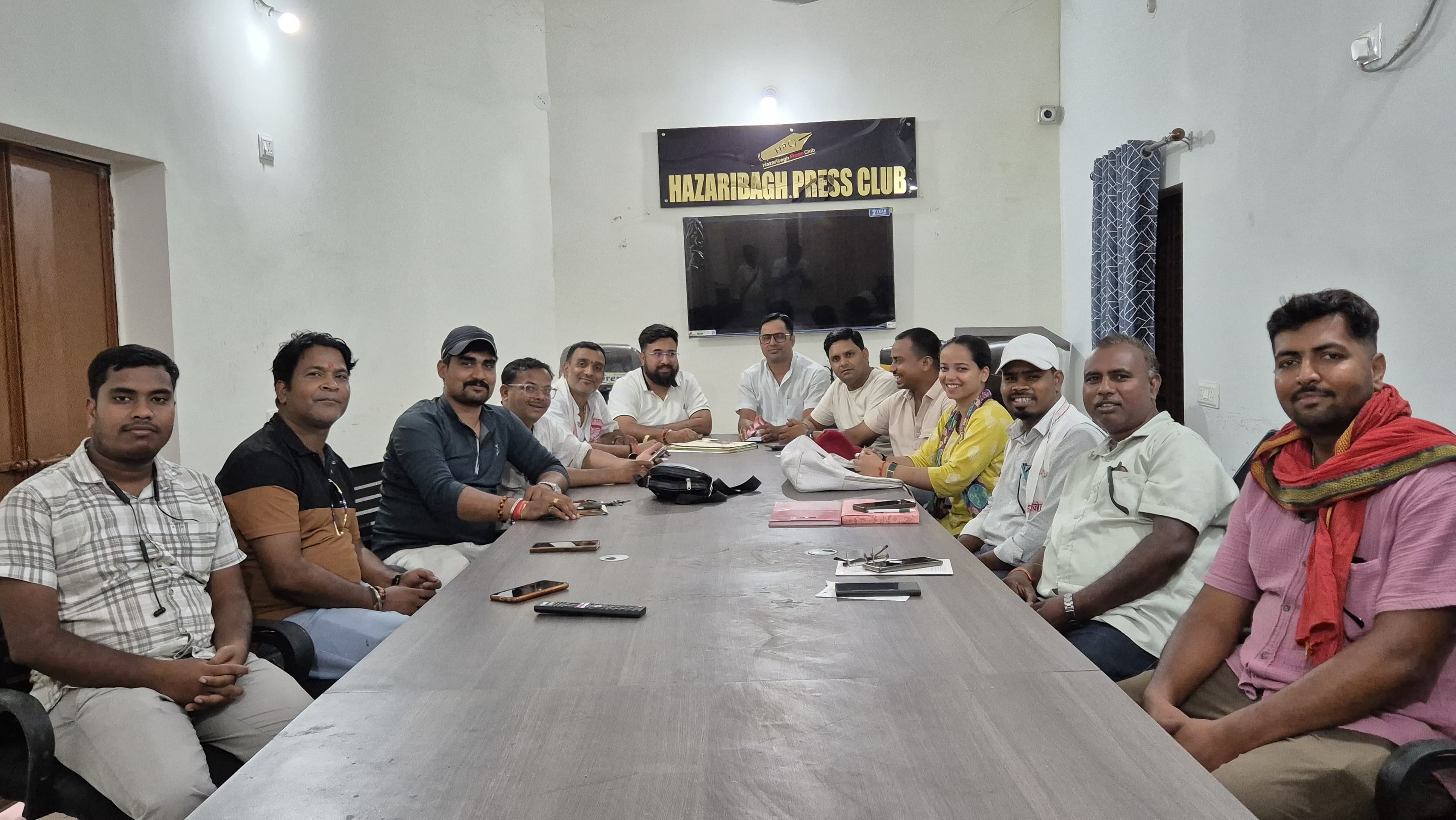 हजारीबाग प्रेस क्लब की महत्वपूर्ण बैठक संपन्न, पत्रकार हितों के लिए विचार मंथन 