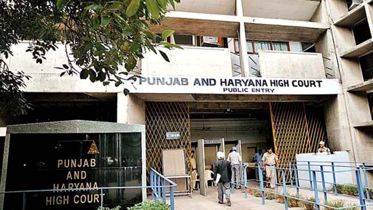 पेपर लीक विवाद के बीच फार्मेसी अफसर भर्ती पर हाईकोर्ट की रोक