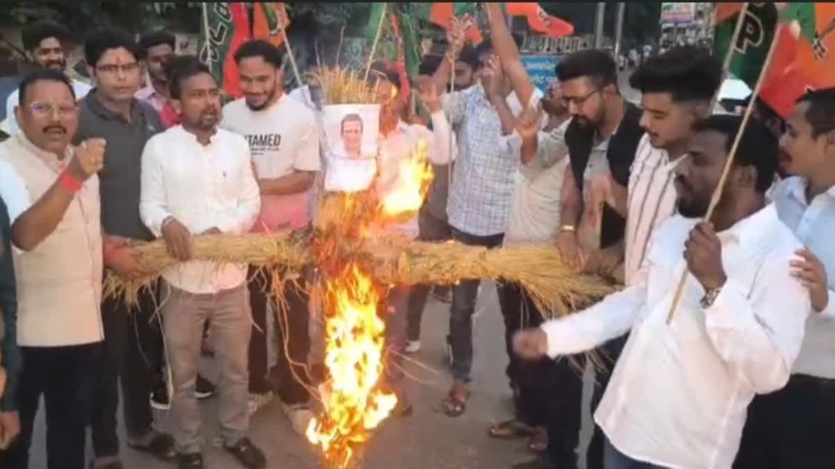 रांची में BJYM ने राहुल गांधी का पुतला फूंका, कांग्रेस के खिलाफ जमकर नारेबाजी