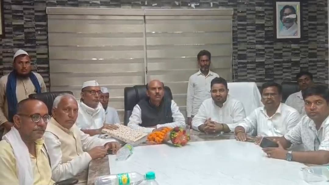 विश्व आदिवासी दिवस पर गढ़वा में हुआ भव्य समारोह, 17 लाभुकों को मिला वन पट्टा