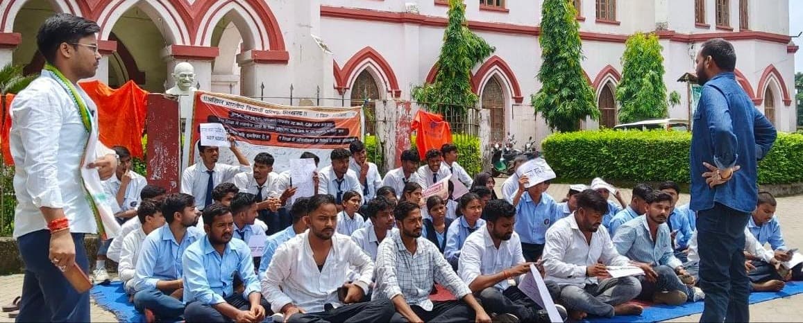 जेपीएससी-जेएसएससी परीक्षा में कथित धांधली के विरोध में एबीवीपी का आंदोलन तेज