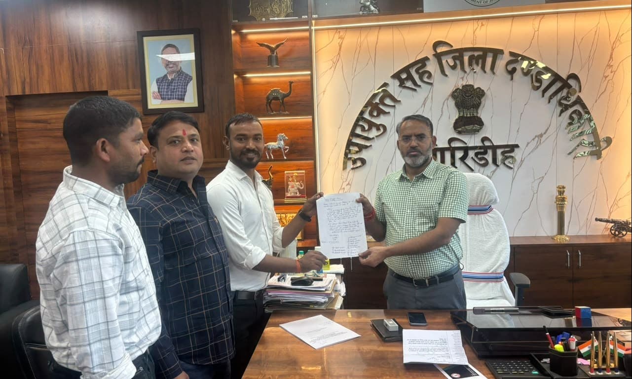 होमगार्ड भर्ती प्रक्रिया जल्द पूरी कराने की मांग, आजसू छात्र संघ ने सौंपा ज्ञापन