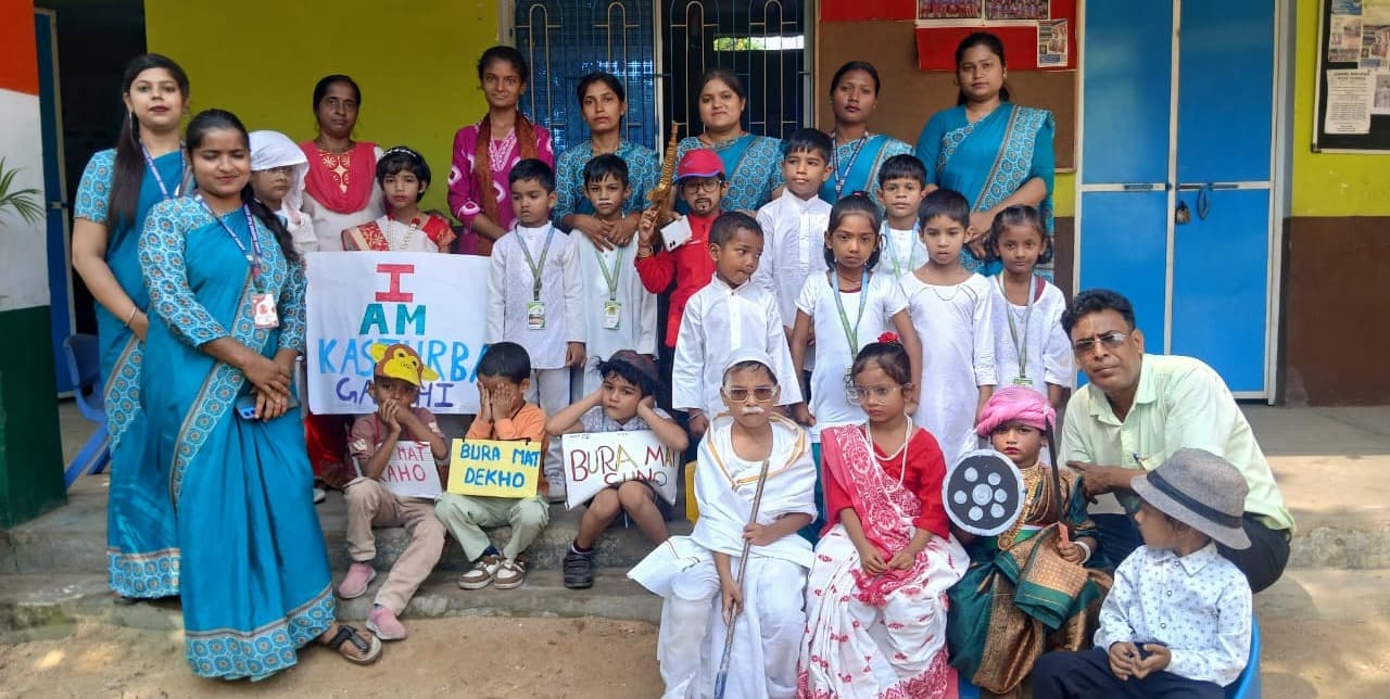 अनमोल प्ले स्कूल भुरकुंडा में गांधी-शास्त्री जयंती पर बच्चों ने दिए सत्य