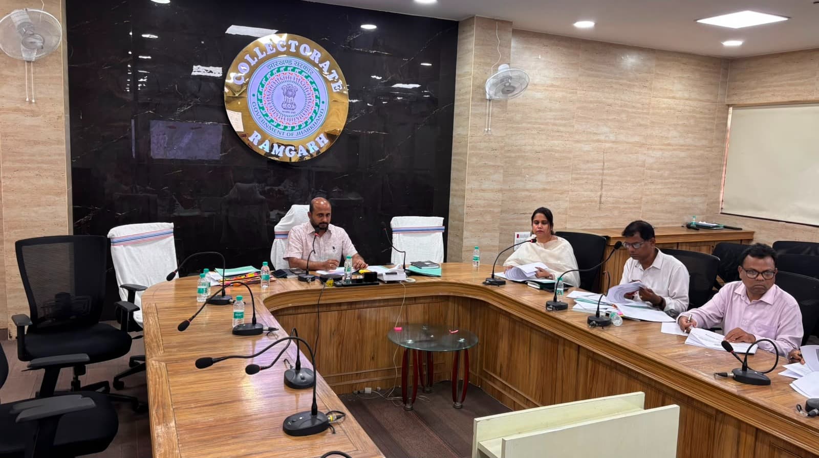 रामगढ़ में राशन व्यवस्था पर सख्त हुए उपायुक्त, खराब प्रदर्शन करने वाले पीडीएस संचालकों पर होगी कड़ी कार्रवाई
