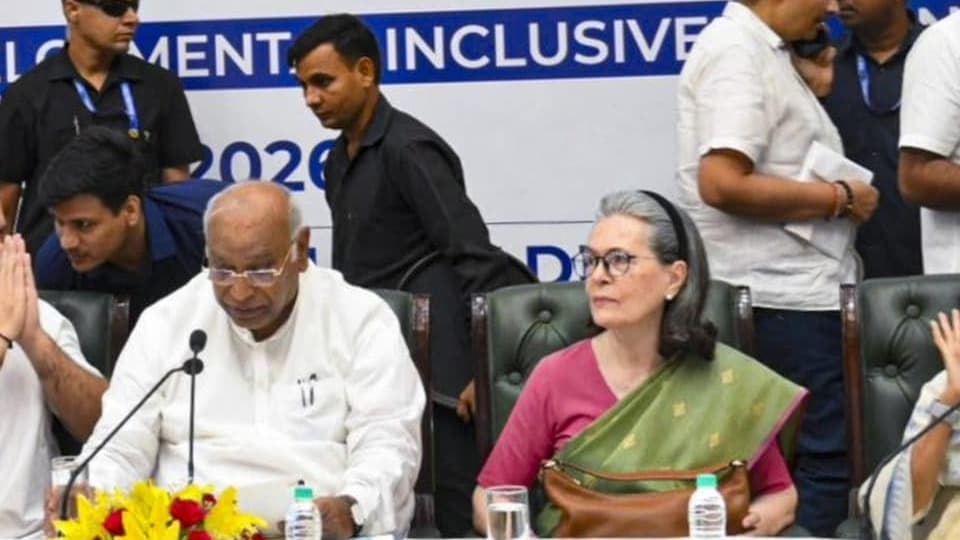 INDIA गठबंधन की बैठक में 5 मुद्दों पर सहमति, केंद्र सरकार को घेरने की रणनीति