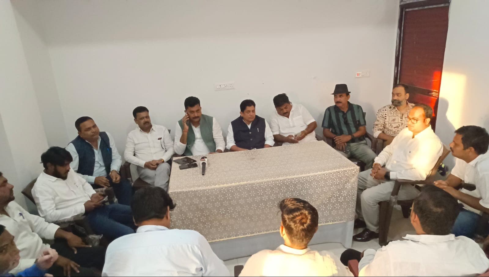 गिरिडीह में कांग्रेस की बैठक, छत्तीसगढ़ के पूर्व मंत्री डॉ. शिव कुमार डहरिया हुए शामिल
