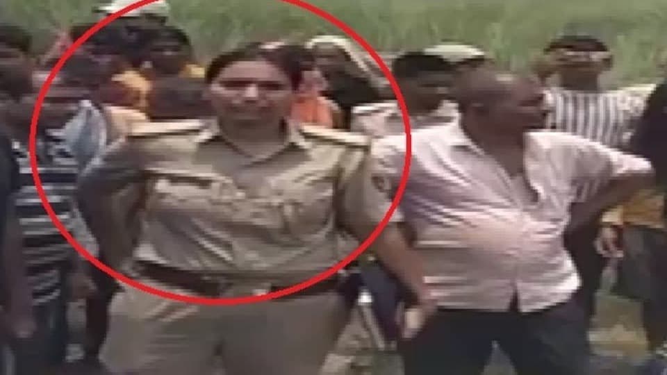वैशाली में लापता महिला की अर्धजली लाश मिलने से बवाल
